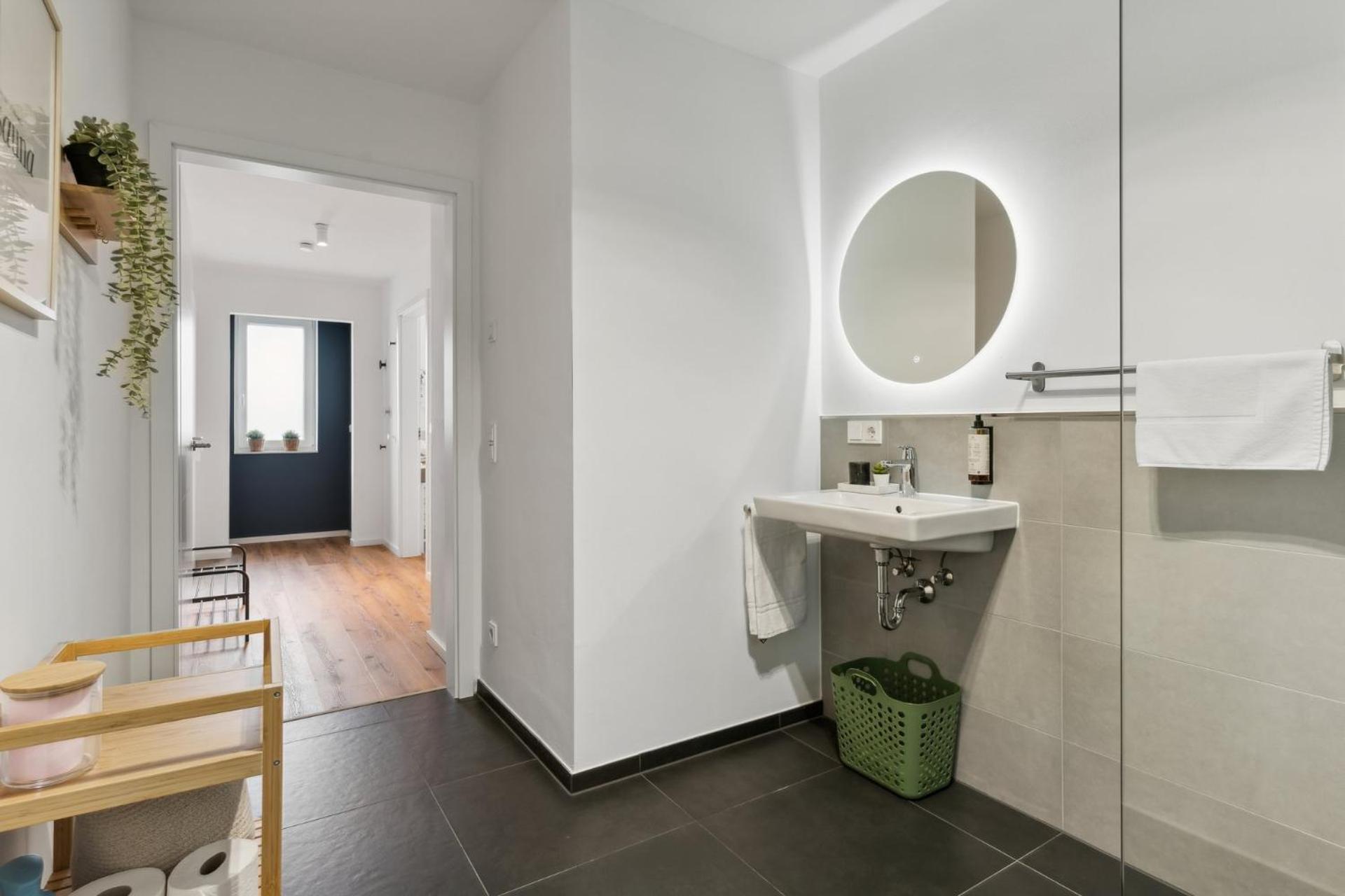 Deluxe Apartment In Bielefeld City Mit Parkplatz Und Balkon Eksteriør billede
